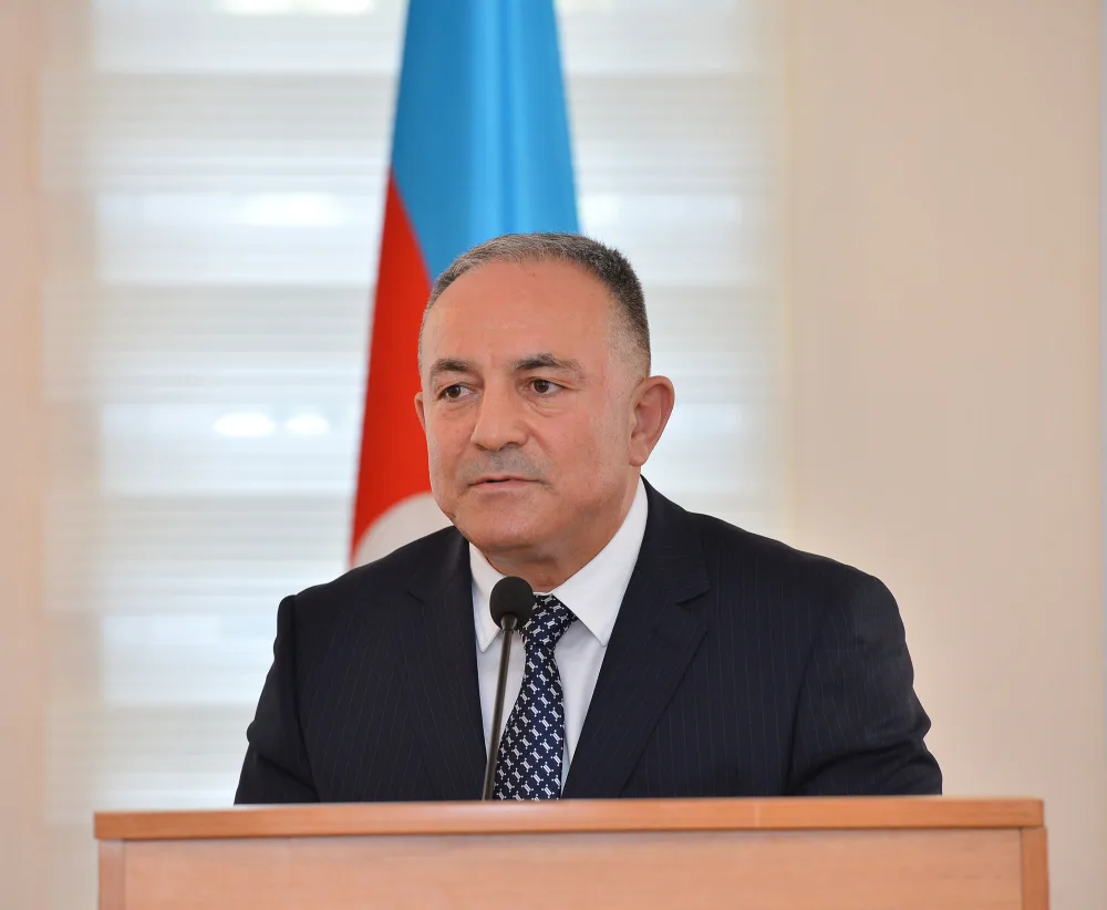 Nazir Vilayət Vəliyevi ATU-nun kollektivinə təqdim etdi - FOTO