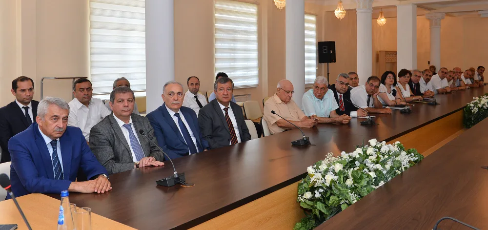 Nazir Vilayət Vəliyevi ATU-nun kollektivinə təqdim etdi - FOTO