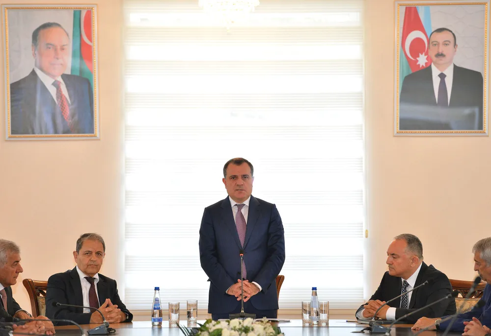 Nazir Vilayət Vəliyevi ATU-nun kollektivinə təqdim etdi - FOTO