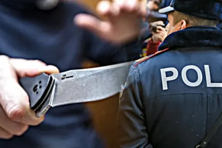 Bakıda şok hadisə - Cinayətdən sonra qaçan şəxs polisi - BIÇAQLADI
