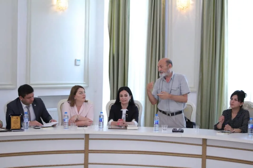 Tatarıstanın millət vəkili Bakıda - “Payız yağmurları”nı təqdim etdi - FOTO