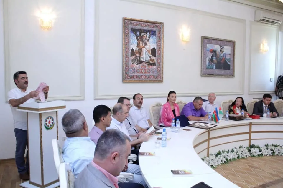 Tatarıstanın millət vəkili Bakıda - “Payız yağmurları”nı təqdim etdi - FOTO