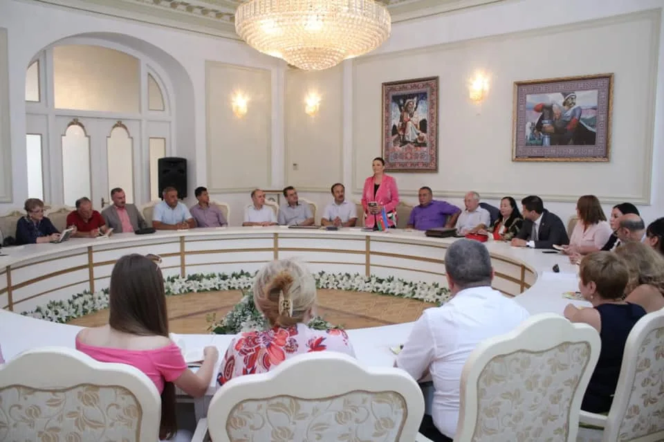 Tatarıstanın millət vəkili Bakıda - “Payız yağmurları”nı təqdim etdi - FOTO