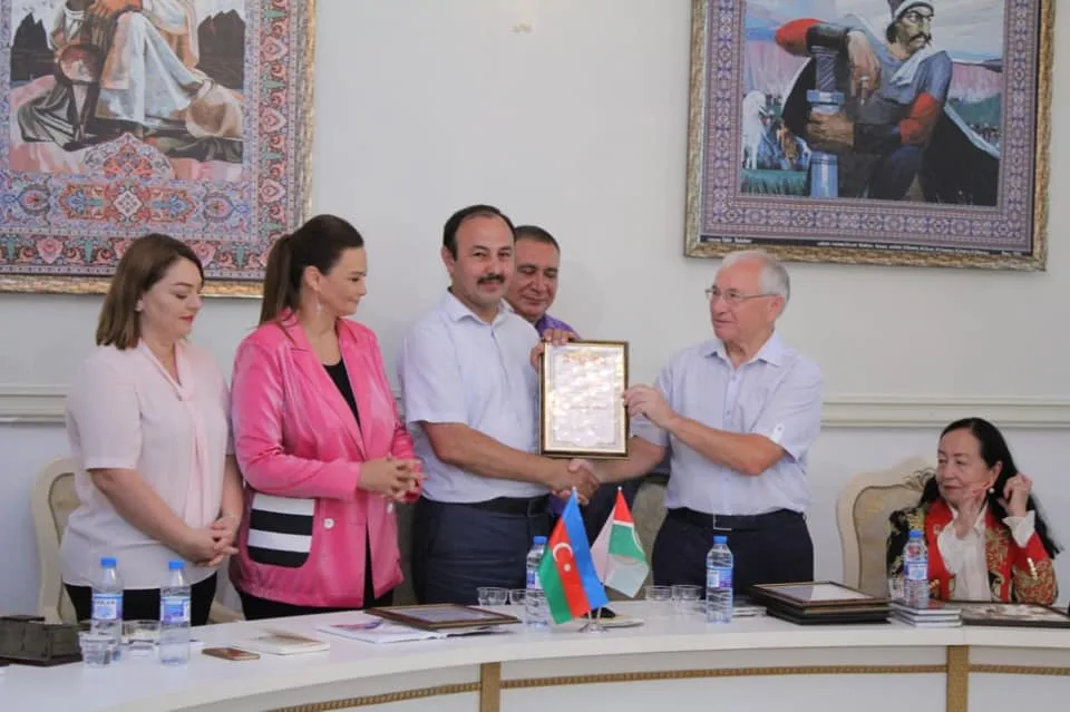 Tatarıstanın millət vəkili Bakıda - “Payız yağmurları”nı təqdim etdi - FOTO