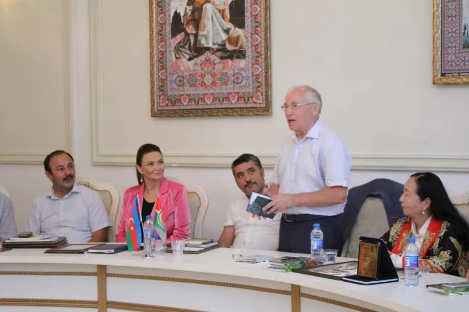 Tatarıstanın millət vəkili Bakıda - “Payız yağmurları”nı təqdim etdi - FOTO