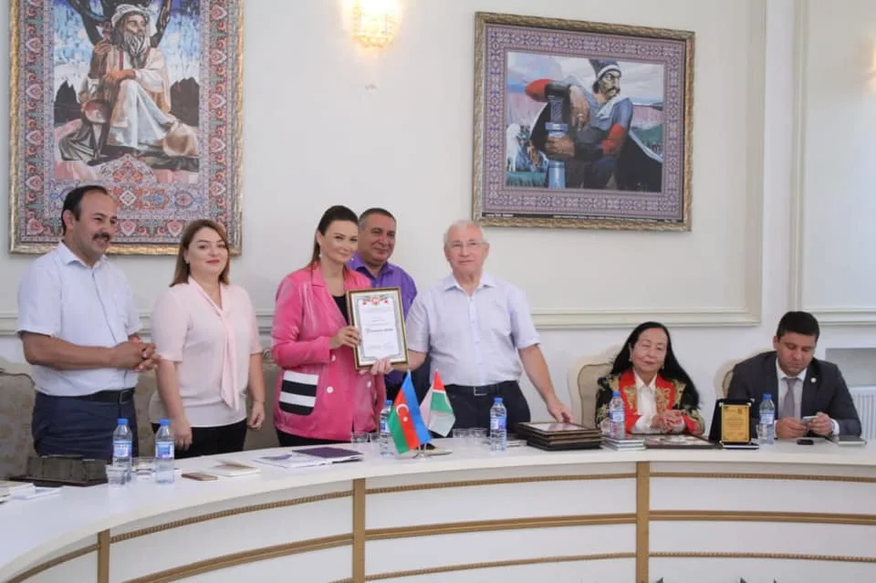 Tatarıstanın millət vəkili Bakıda - “Payız yağmurları”nı təqdim etdi - FOTO