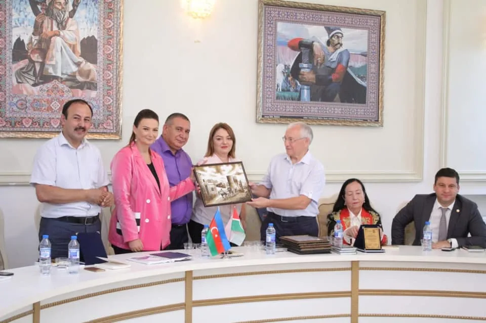 Tatarıstanın millət vəkili Bakıda - “Payız yağmurları”nı təqdim etdi - FOTO