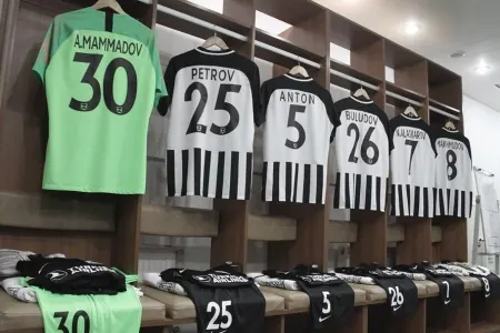 "Neftçi" - "Arsenal" - heyətlər açıqlandı