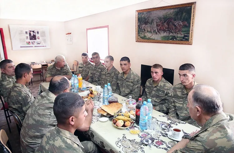 Müdafiə nazirinin müavini bölmələrin qış mövsümünə hazırlığını yoxlayıb - FOTOLAR