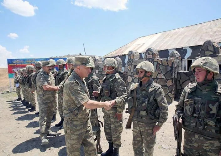 Müdafiə nazirinin müavini bölmələrin qış mövsümünə hazırlığını yoxlayıb - FOTOLAR