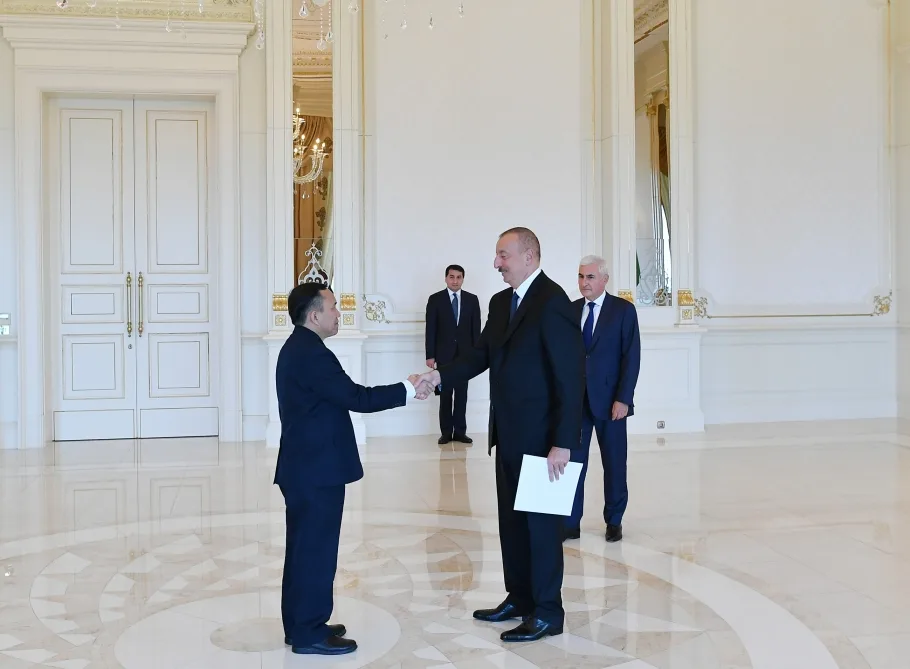 İlham Əliyev iki ölkənin yeni səfirlərini qəbul etdi - FOTO - YENİLƏNDİ