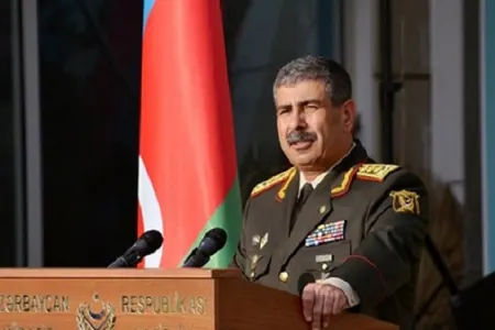 Müdafiə naziri Moskvaya gedib