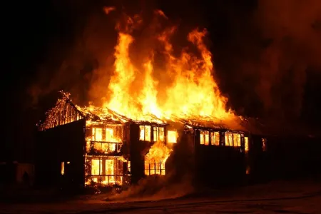 Bakıda 4 otaqlı ev yandı