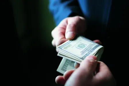 Bakıda şöbə müdiri 50-dən çox şəxsdən rüşvət alıb - – YENİ FAKTLAR