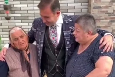 Könül Xasıyevanın anası kövrəldi - Hacı Nuran sənətkarın ailəsini ziyarət edib