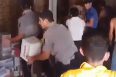 “Sədərək” ticarət mərkəzindəki yanğının söndürülməsində - polislər də iştirak etdi - VİDEO
