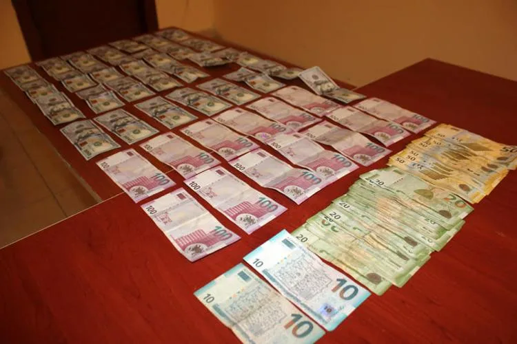 Oğul öz atasının evindən 47 min dollar - OĞURLADI - QUBADA - FOTO