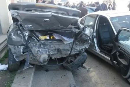 AĞIR YOL QƏZASI 9 uşaq olmaqla, 14 nəfər yaralandı, - 3 və 5 yaşlı Kənanla Leylanın ataları qəzada vəfat etdi