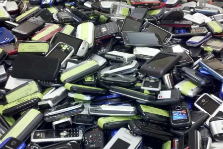 15 min manat dəyərində telefon OĞURLANDI - BAKIDA