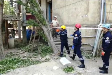 FHN Bakıda küləyin törətdiyi fəsadlarla bağlı MƏLUMAT YAYDI - VİDEO