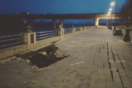 Bulvar çökdü - BORULAR EROZİYAYA UĞRAYIB