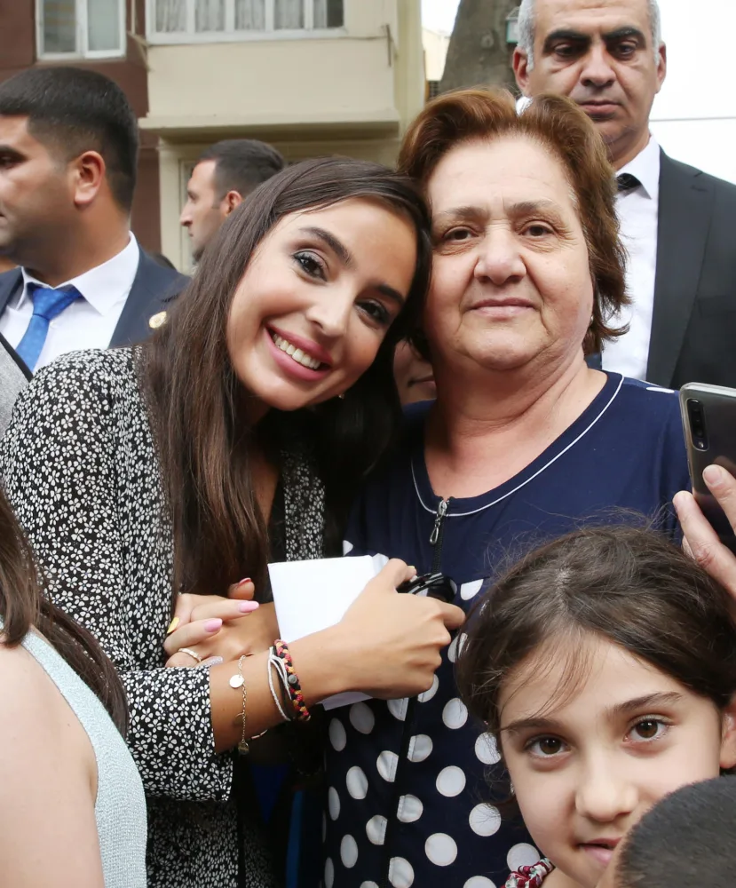 Leyla Əliyeva Bakıda abadlaşdırılan növbəti həyətin açılışında - İŞTİRAK ETDİ - FOTOLAR