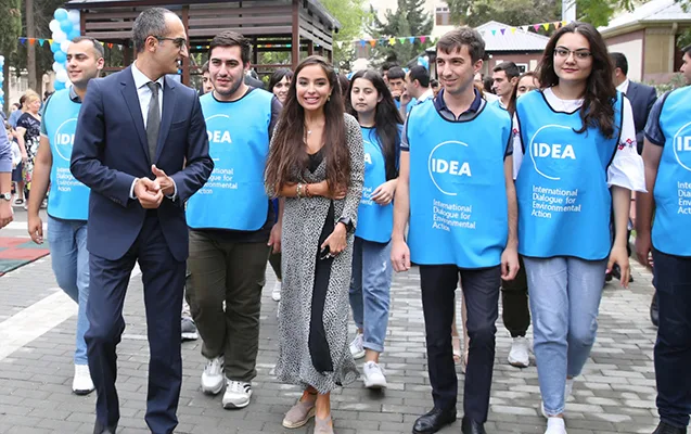 Leyla Əliyeva Bakıda abadlaşdırılan növbəti həyətin açılışında - İŞTİRAK ETDİ - FOTOLAR