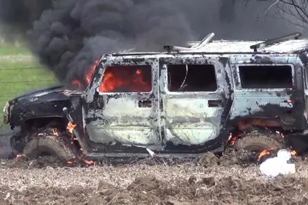 Əvvəl “Hummer”ini, sonra da özünü yandırdı - Borca görə intihar etdi