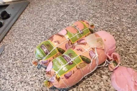 “Araz” marketdən alınan kolbasa üfunət iyi verir – - FOTOLAR