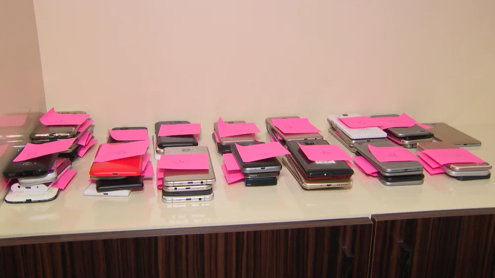 Bakıda telefon mağazasından 25 min manatlıq - OĞURLUQ - FOTO