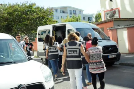 Türkiyədə 14 azərbaycanlı fahişə həbs olundu - Yaşlı zəngin kişiləri yoldan çıxararaq...