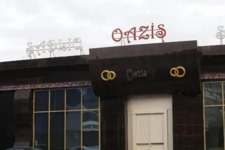 “Oazis” restoranı sökülür - YERİNDƏ TİCARƏT MƏRKƏZİ TİKİLƏCƏK