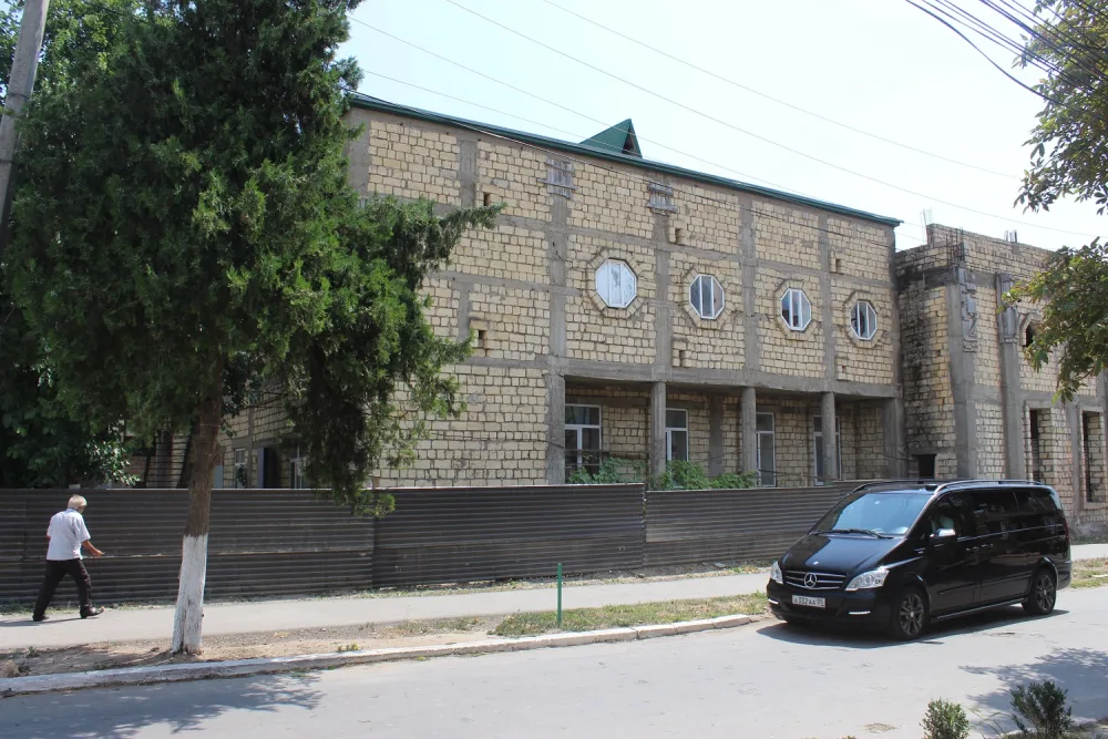 Dərbənddəki Azərbaycan teatrı - BİNASIZ QALIB