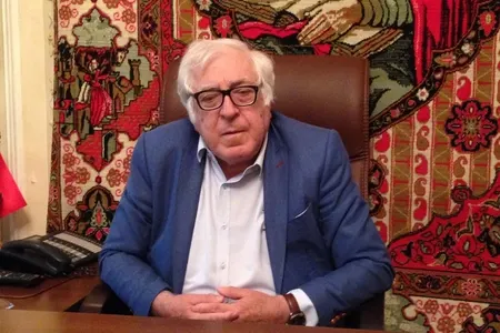 Yazıçı Anar ölümdən - SON ANDA QURTULDU