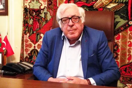 “32 ildir ki, o, mənim postumun həsrətini çəkir” - Anar