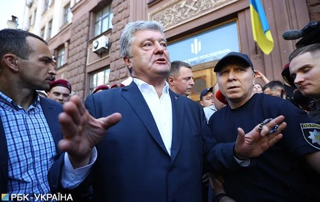 Poroşenkoya yumurta atdılar - FOTOLAR