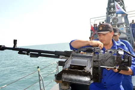 Xəzərdə artilleriya atışları yerinə yetirildi - FOTO