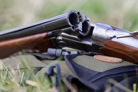 Tüfənglə ehtiyatsız davranan Xaçmaz sakini - QONŞUSUNU YARALADI
