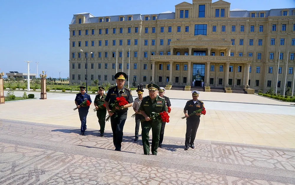 Rusiya Müdafiə Nazirliyinin nümayəndə heyəti Azərbaycanda - SƏFƏRDƏDİR - FOTO