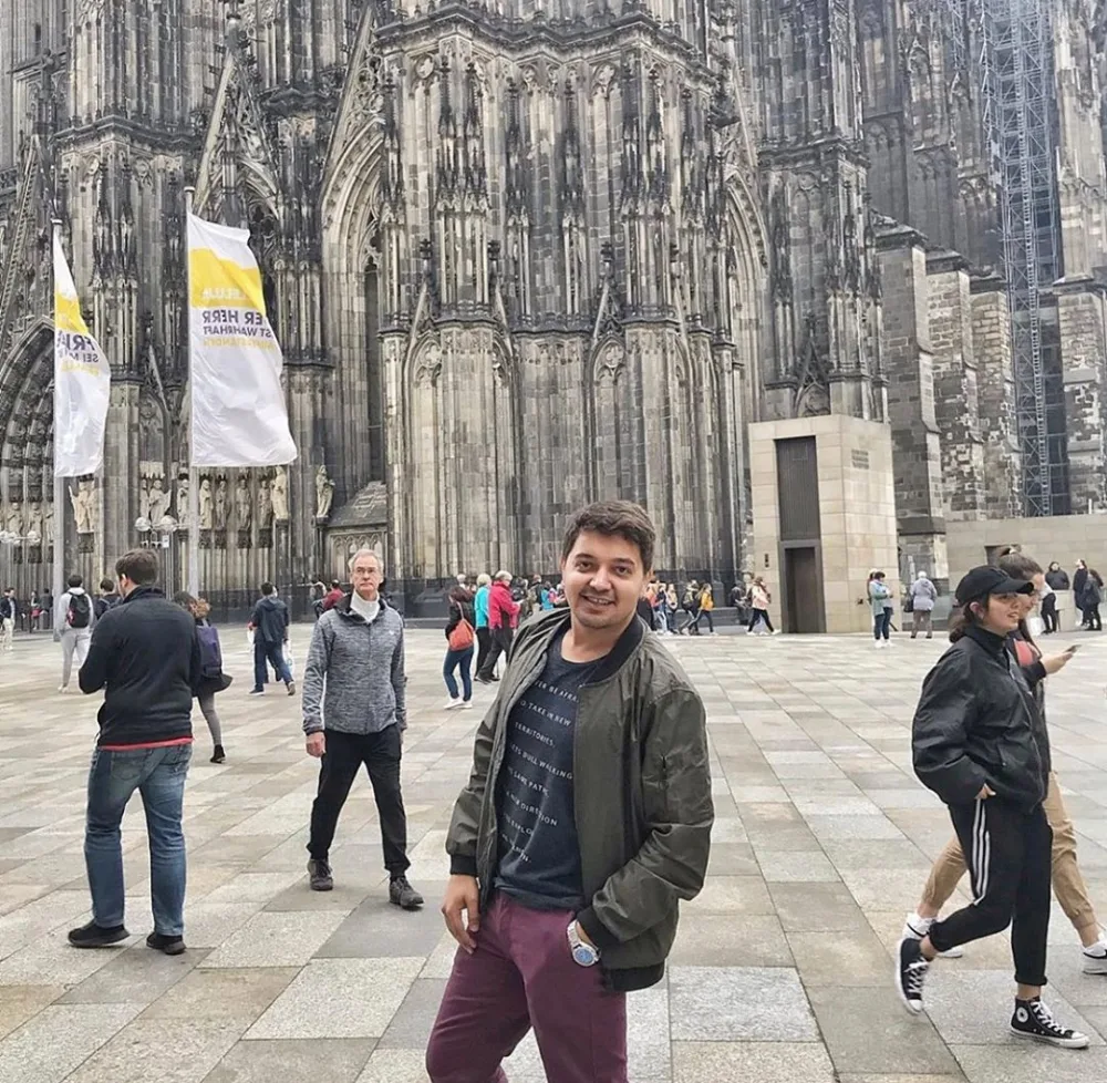 Azərbaycanlı müğənninin qardaşı avtomobil qəzasına düşdü: - "Duadan başqa heç nəyə gücümüz çatmır" - FOTO