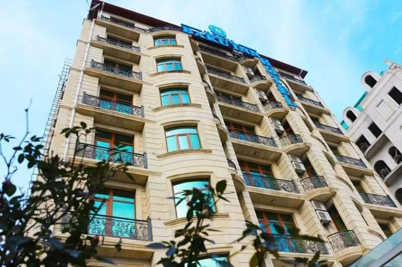 Oğlu “Maserati” ilə avtoşluq edən deputatın otel və sanatoriyaları üzə çıxdı - FOTOLAR