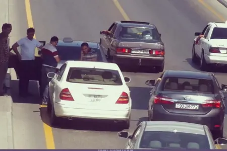 Bakıda yol qəzası: - PROSPEKTDƏ TIXAC