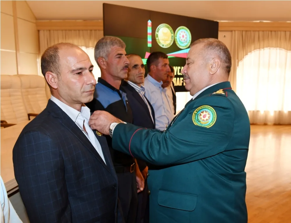 DSX-nın ilk əsgərləri təltif olundu - FOTO