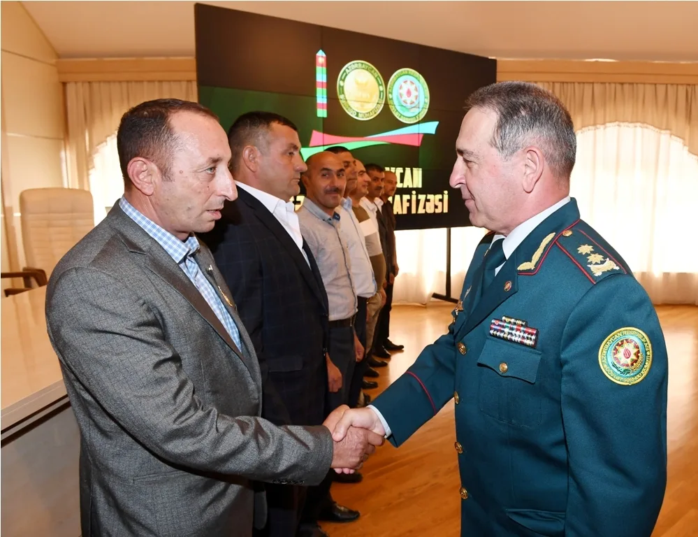 DSX-nın ilk əsgərləri təltif olundu - FOTO
