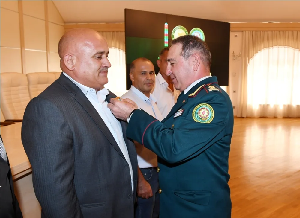 DSX-nın ilk əsgərləri təltif olundu - FOTO