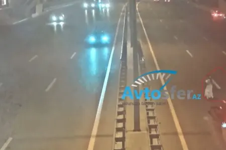 120-lik yolu keçmək istədi, maşın belə vurdu – REAL VİDEO