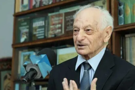 Tanınmış alim Pənah Xəlilov vəfat edib