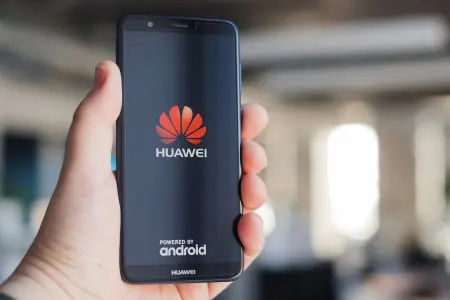 "Huawei" telefonu işlədənlərə - ŞAD XƏBƏR