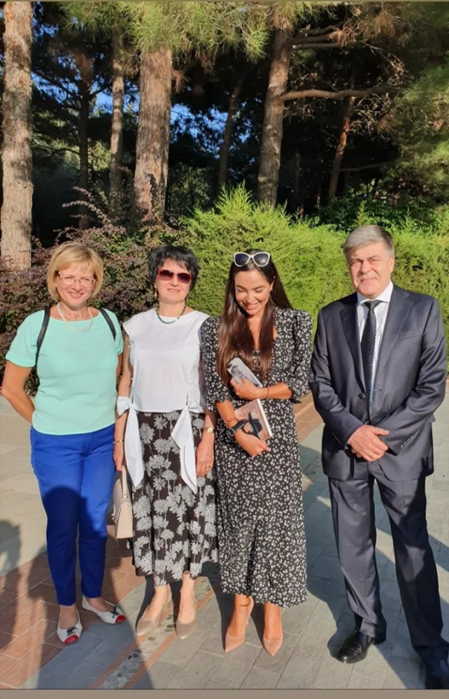 Leyla Əliyeva Müslüm Maqomayevin məzarını ziyarət edib - FOTOLAR