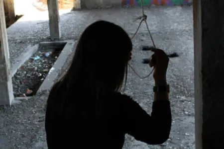 Azərbaycanda məktəbli qız - ÖZÜNÜ ÖLDÜRDÜ